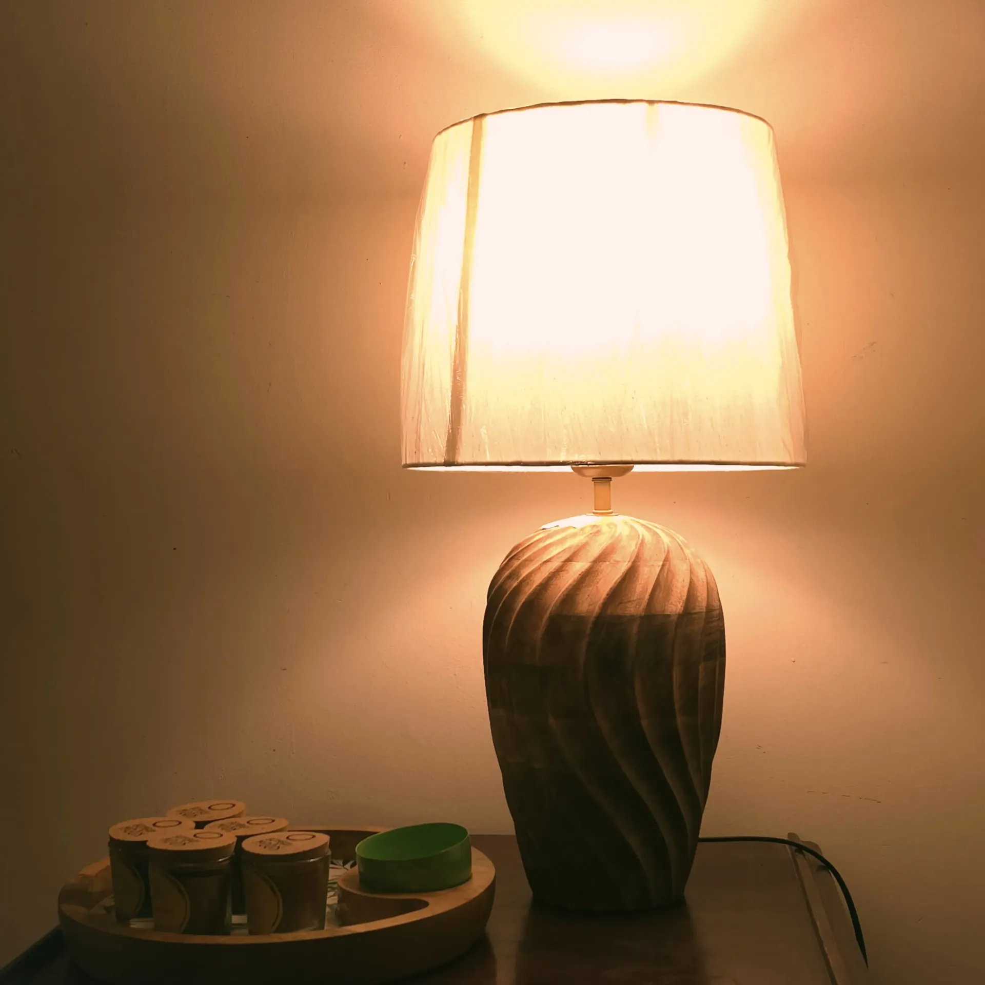Wood Swirl Lamp – Hand-turned Wooden Table Lamp with Natural Grain Pattern and White Lamp Shade